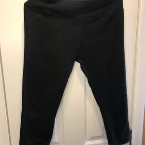 Fabletics Capri work out pants BLACK